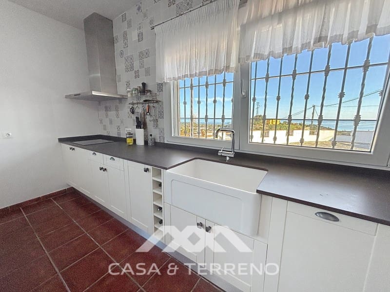 4 slaapkamer Villa te koop in Almayate met garage - € 595.000 (Ref: 8764397)