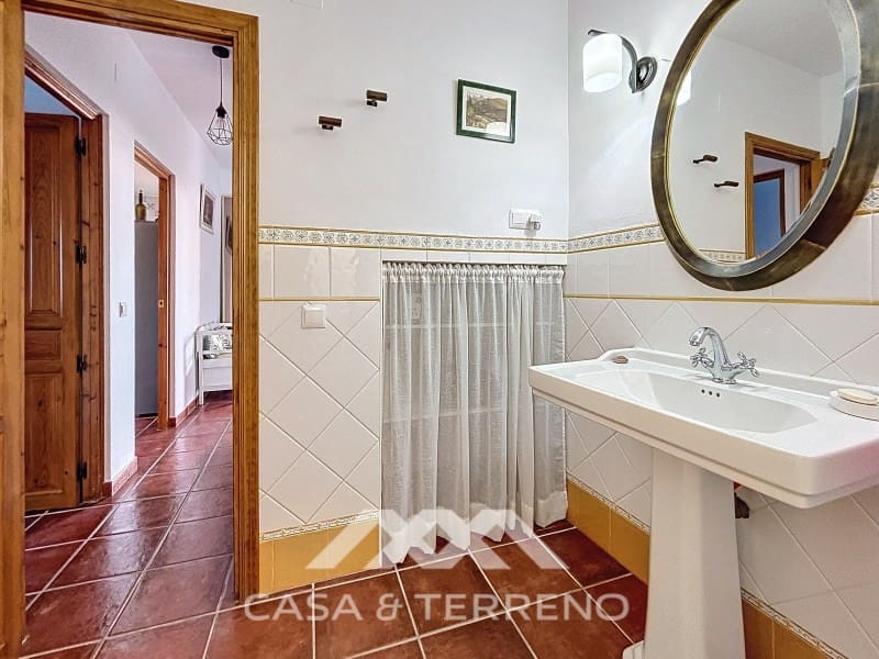 4 slaapkamer Villa te koop in Almayate met garage - € 595.000 (Ref: 8764397)