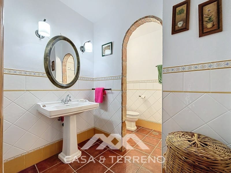 4 slaapkamer Villa te koop in Almayate met garage - € 595.000 (Ref: 8764397)