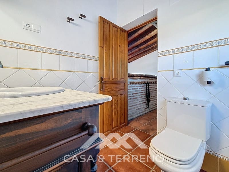 4 slaapkamer Villa te koop in Almayate met garage - € 595.000 (Ref: 8764397)