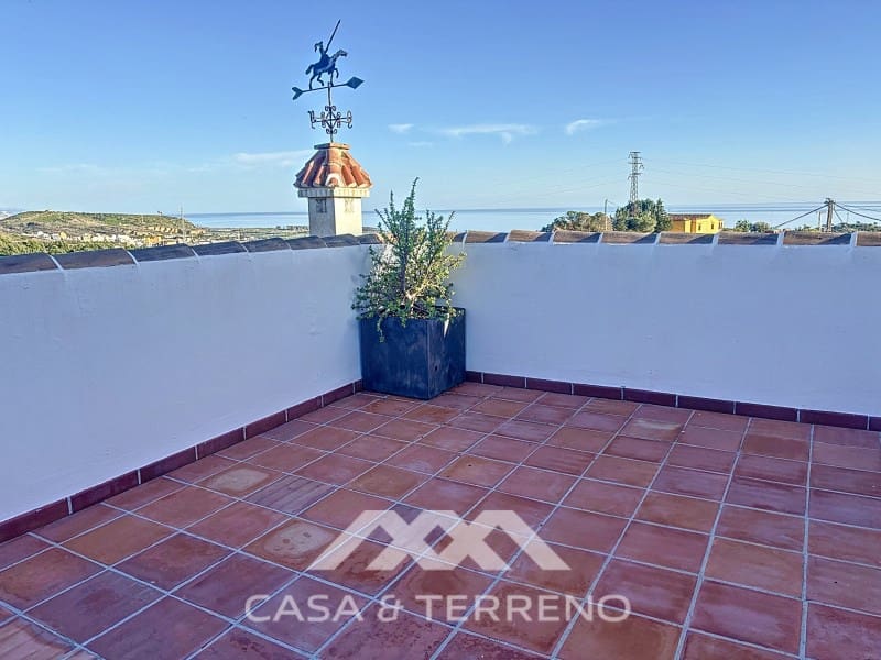 4 slaapkamer Villa te koop in Almayate met garage - € 595.000 (Ref: 8764397)