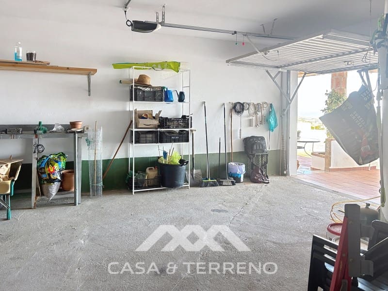 4 slaapkamer Villa te koop in Almayate met garage - € 595.000 (Ref: 8764397)