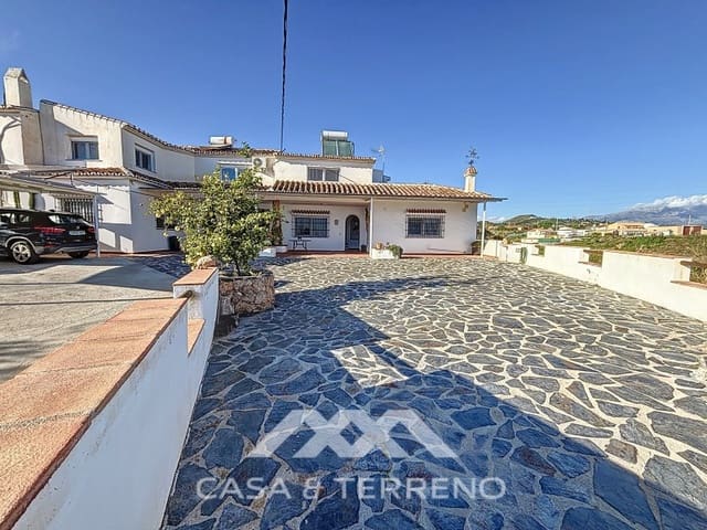 4 slaapkamer Villa te koop in Almayate, Vélez-Málaga met garage - € 595.000 (Ref: 8764397)