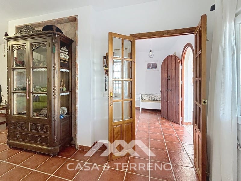 4 slaapkamer Villa te koop in Almayate met garage - € 595.000 (Ref: 8764397)