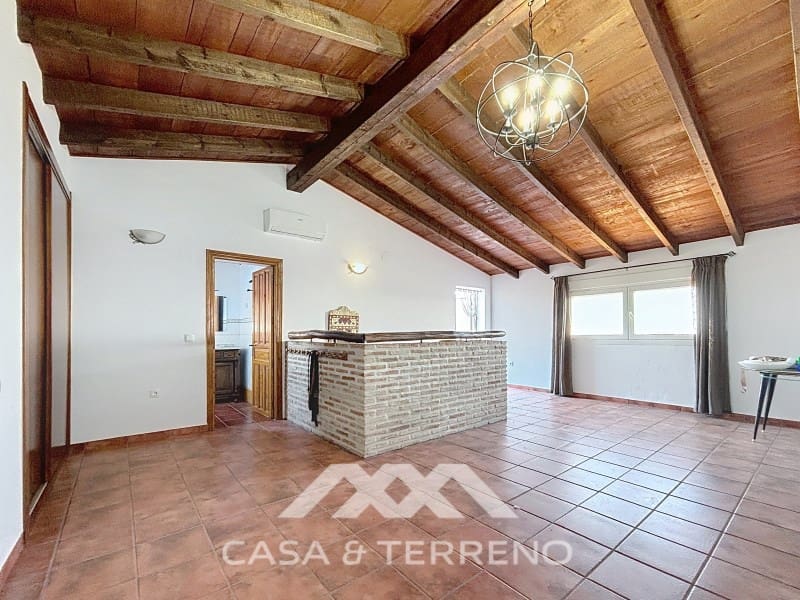 4 slaapkamer Villa te koop in Almayate met garage - € 595.000 (Ref: 8764397)