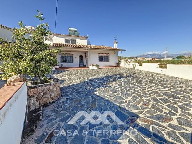 4 slaapkamer Villa te koop in Almayate, Vélez-Málaga met garage - € 595.000 (Ref: 8764397)