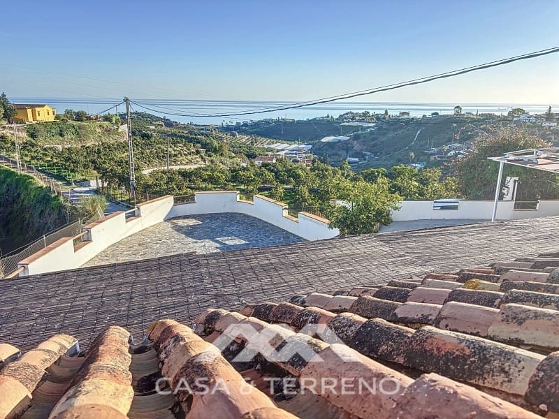 4 slaapkamer Villa te koop in Almayate met garage - € 595.000 (Ref: 8764397)