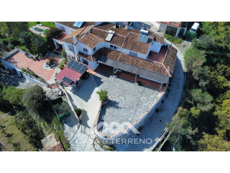 4 slaapkamer Villa te koop in Almayate met garage - € 595.000 (Ref: 8764397)