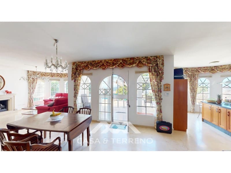 4 soveværelse Villa til salg i Algarrobo med swimmingpool - € 590.000 (Ref: 8895007)