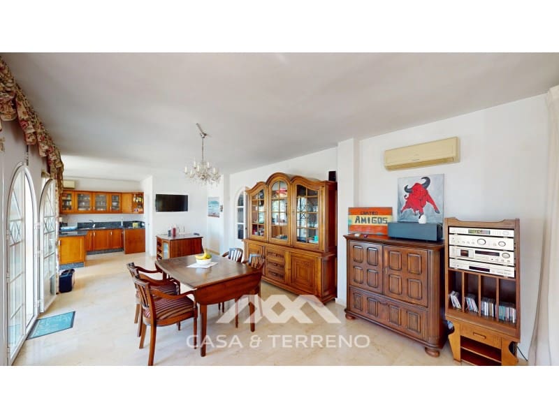 4 soveværelse Villa til salg i Algarrobo med swimmingpool - € 590.000 (Ref: 8895007)