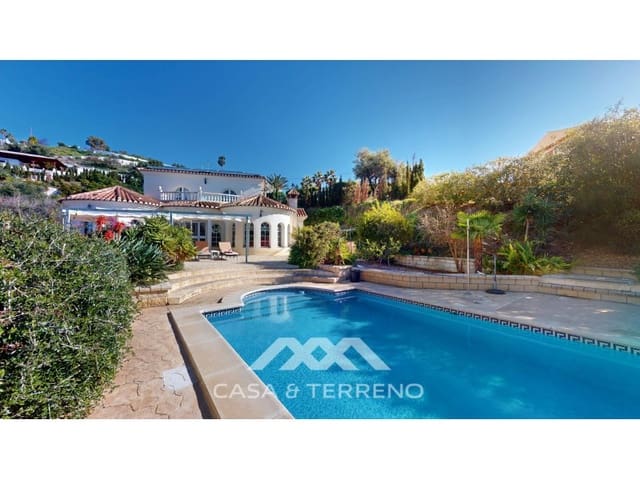 4 bedroom Villa for sale in Algarrobo with pool - € 590,000 (Ref: 8895007)