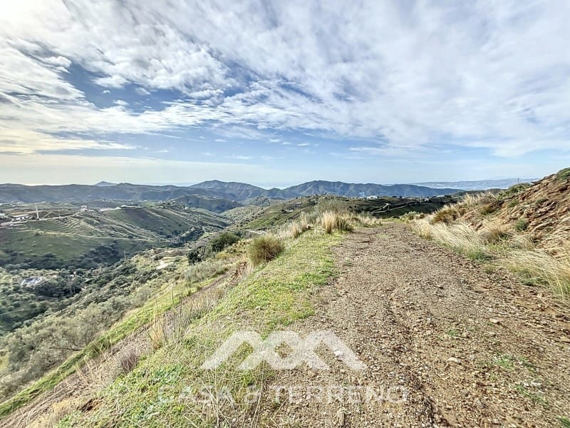 Grunde uden byggetilladelser til salg i Sedella - € 320.000 (Ref: 8902408)