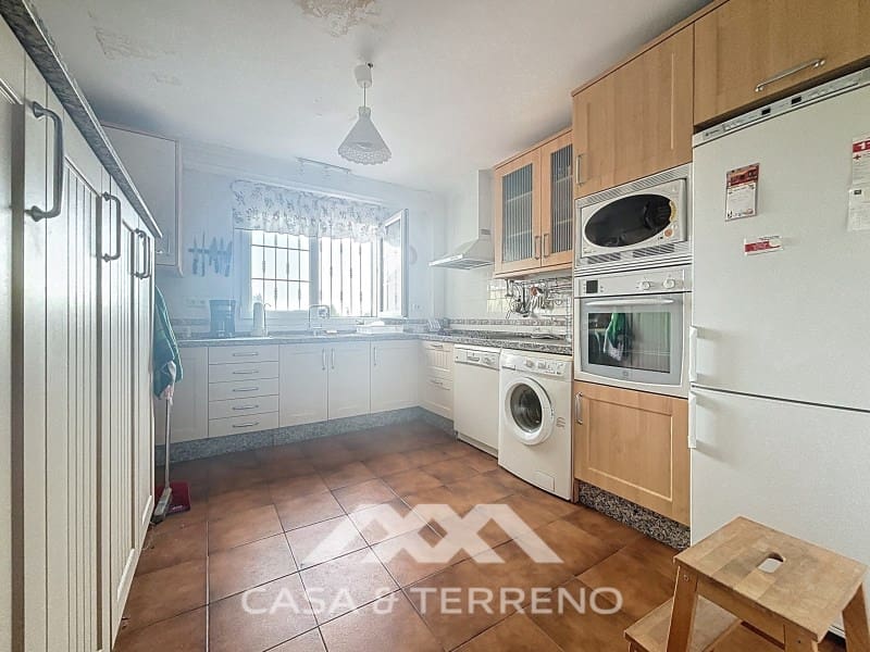 3 bedroom Villa for sale in Arenas with pool - € 275,000 (Ref: 8915648)