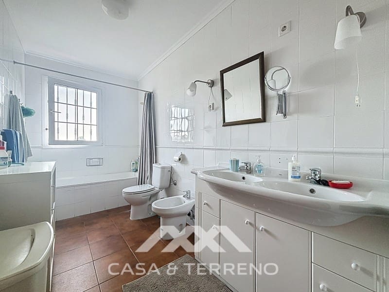 3 bedroom Villa for sale in Arenas with pool - € 275,000 (Ref: 8915648)