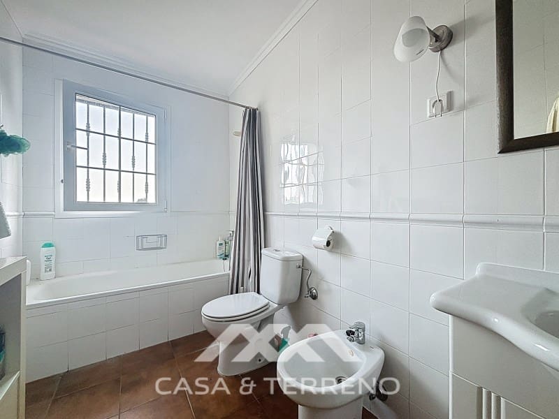 3 bedroom Villa for sale in Arenas with pool - € 275,000 (Ref: 8915648)