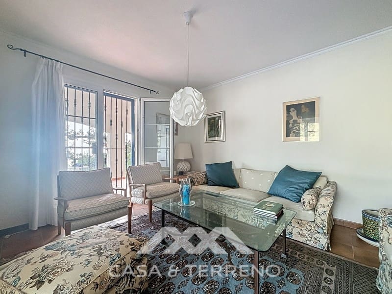 3 bedroom Villa for sale in Arenas with pool - € 275,000 (Ref: 8915648)