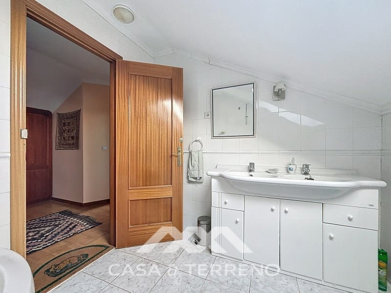 3 bedroom Villa for sale in Arenas with pool - € 275,000 (Ref: 8915648)