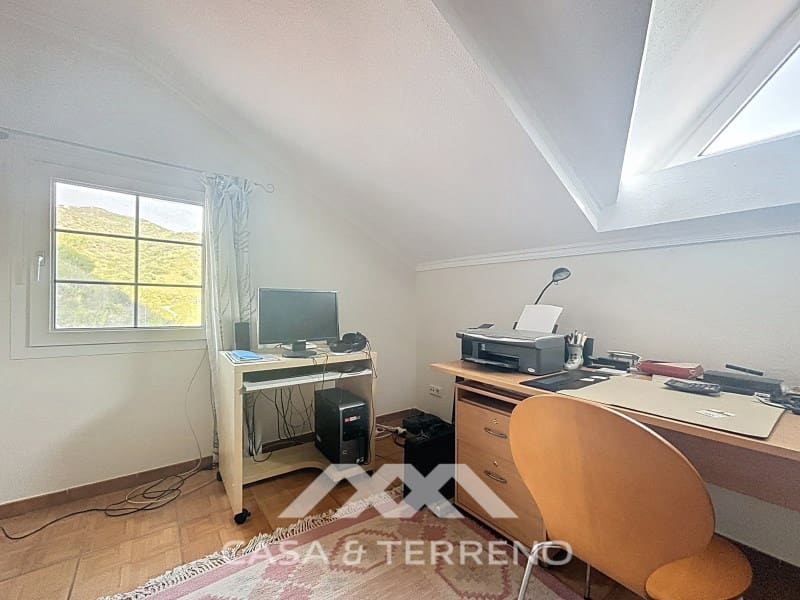 3 bedroom Villa for sale in Arenas with pool - € 275,000 (Ref: 8915648)