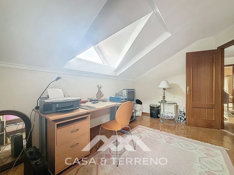 3 bedroom Villa for sale in Arenas with pool - € 275,000 (Ref: 8915648)