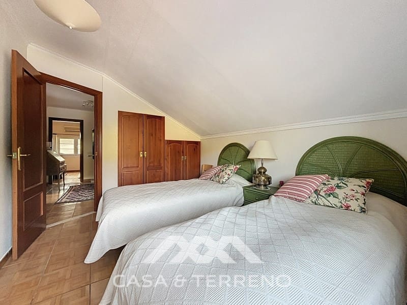 3 bedroom Villa for sale in Arenas with pool - € 275,000 (Ref: 8915648)