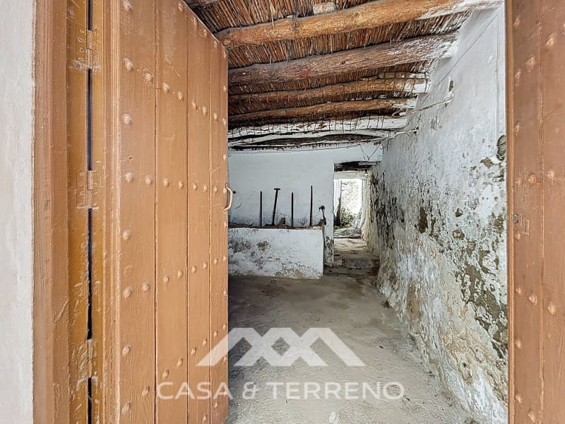 5 slaapkamer Huis te koop in Canillas de Albaida - € 108.000 (Ref: 8926830)