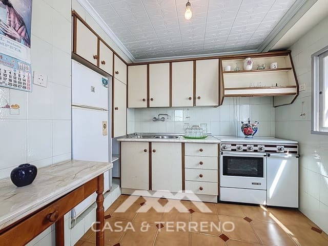 5 chambre Maison de Ville à vendre à Canillas de Albaida - 108 000 € (Ref: 8926830)