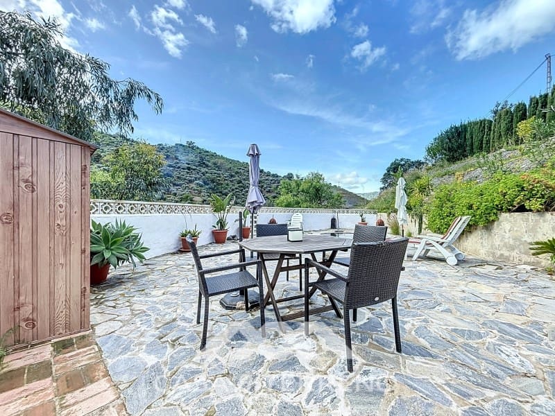 6 soveværelse Villa til salg i Comares med swimmingpool - € 336.000 (Ref: 8962577)