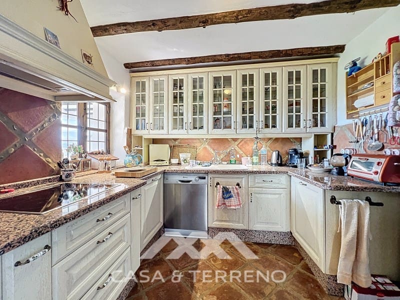 3 soveværelse Villa til salg i Sayalonga med swimmingpool - € 548.000 (Ref: 8986329)