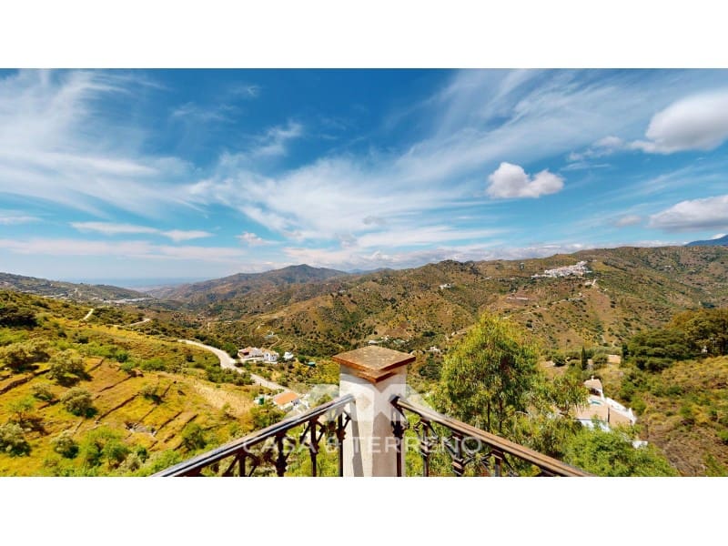 3 soveværelse Villa til salg i Sayalonga med swimmingpool - € 548.000 (Ref: 8986329)