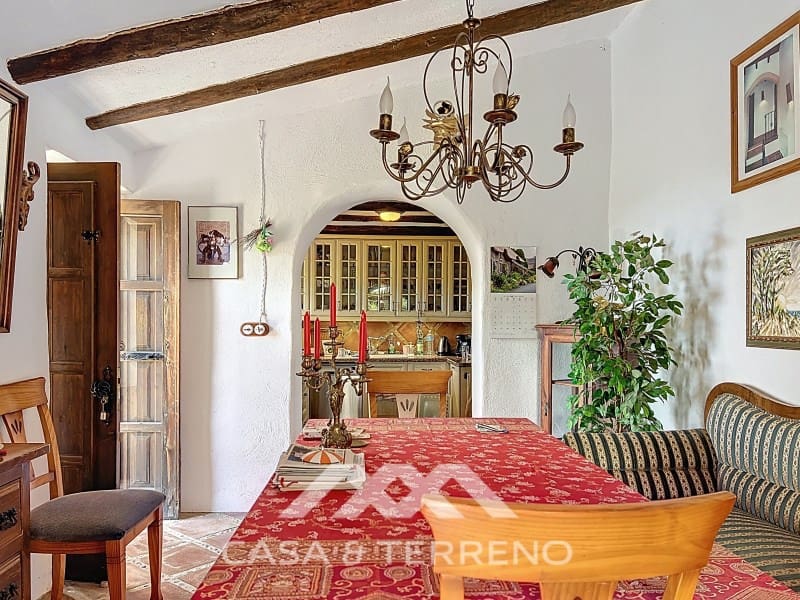 3 soveværelse Villa til salg i Sayalonga med swimmingpool - € 548.000 (Ref: 8986329)