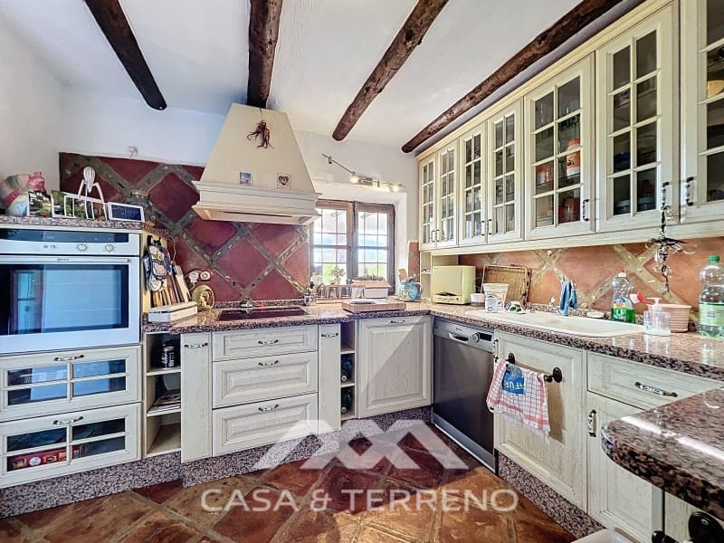 3 soveværelse Villa til salg i Sayalonga med swimmingpool - € 548.000 (Ref: 8986329)