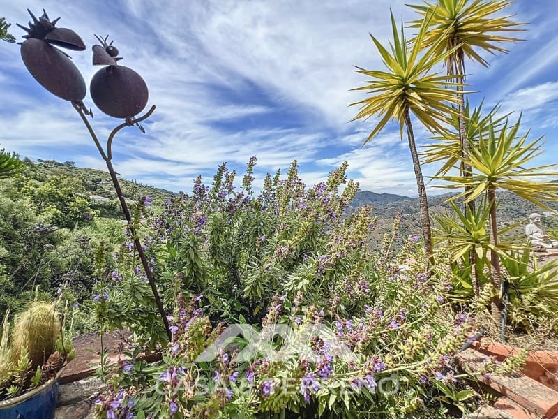 3 soveværelse Villa til salg i Sayalonga med swimmingpool - € 548.000 (Ref: 8986329)