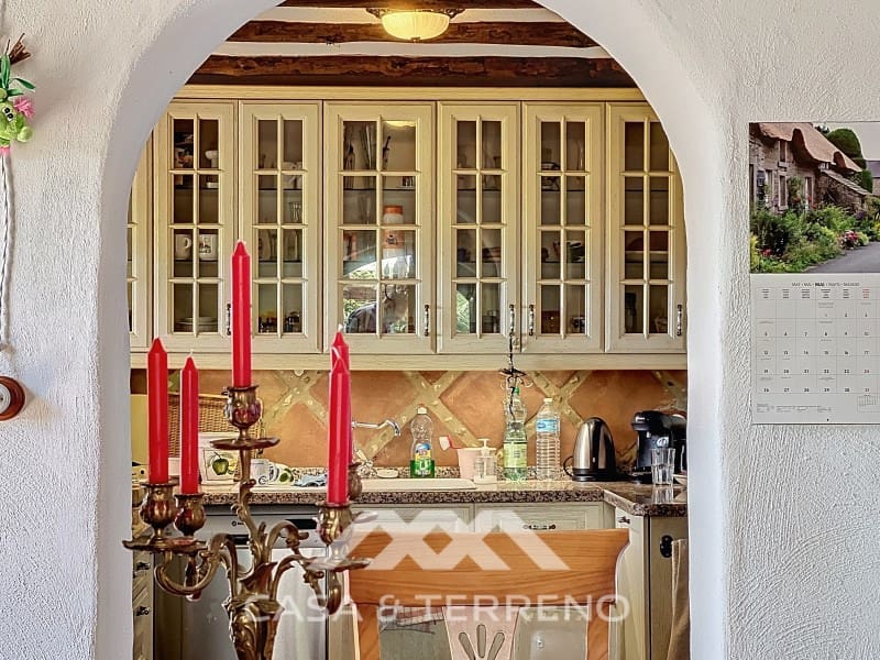 3 soveværelse Villa til salg i Sayalonga med swimmingpool - € 548.000 (Ref: 8986329)