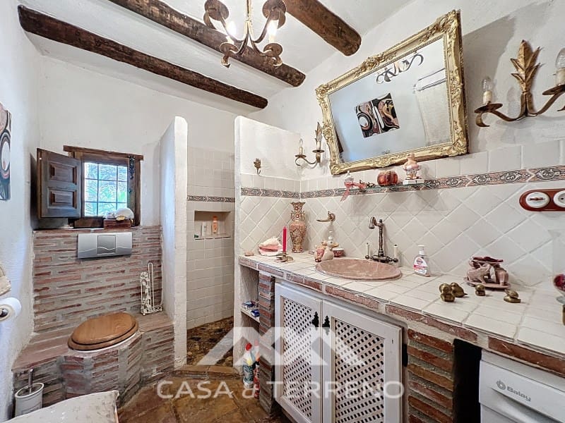 3 soveværelse Villa til salg i Sayalonga med swimmingpool - € 548.000 (Ref: 8986329)