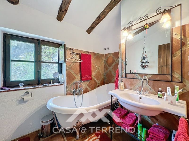 3 soveværelse Villa til salg i Sayalonga med swimmingpool - € 548.000 (Ref: 8986329)