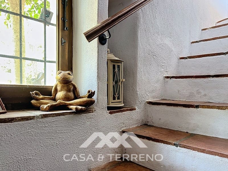 3 soveværelse Villa til salg i Sayalonga med swimmingpool - € 548.000 (Ref: 8986329)