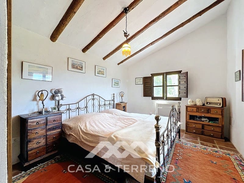 3 soveværelse Villa til salg i Sayalonga med swimmingpool - € 548.000 (Ref: 8986329)