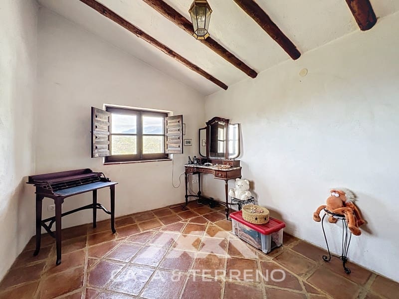 3 soveværelse Villa til salg i Sayalonga med swimmingpool - € 548.000 (Ref: 8986329)