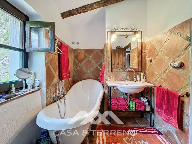 3 soveværelse Villa til salg i Sayalonga med swimmingpool - € 548.000 (Ref: 8986329)