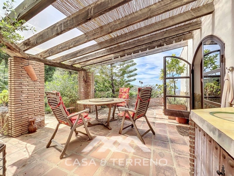 3 soveværelse Villa til salg i Sayalonga med swimmingpool - € 548.000 (Ref: 8986329)