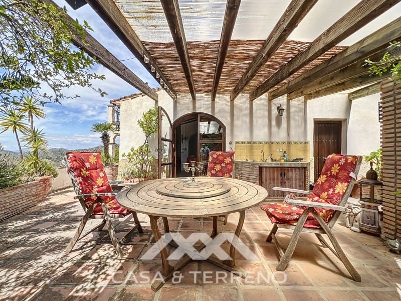 3 soveværelse Villa til salg i Sayalonga med swimmingpool - € 548.000 (Ref: 8986329)