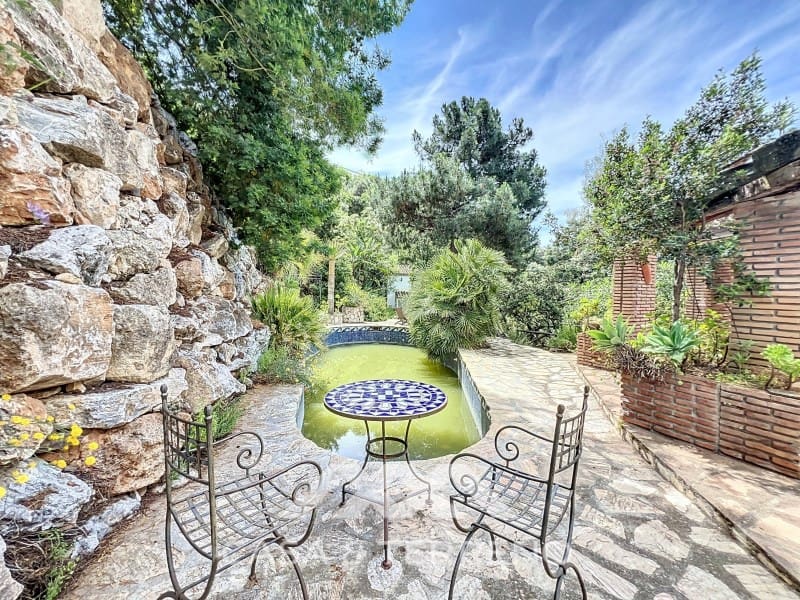 3 soveværelse Villa til salg i Sayalonga med swimmingpool - € 548.000 (Ref: 8986329)