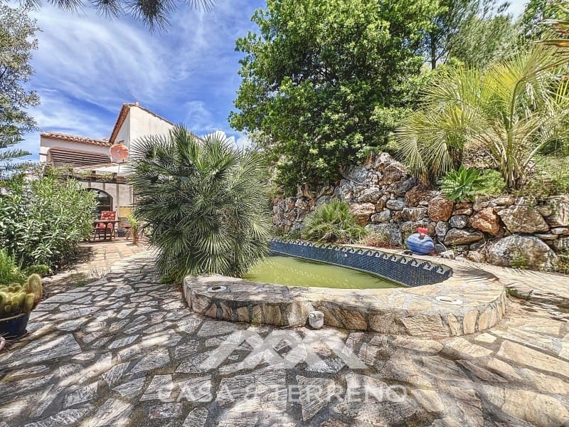 3 soveværelse Villa til salg i Sayalonga med swimmingpool - € 548.000 (Ref: 8986329)