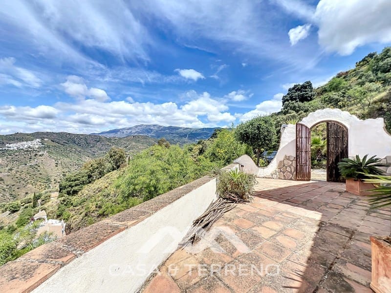 3 soveværelse Villa til salg i Sayalonga med swimmingpool - € 548.000 (Ref: 8986329)