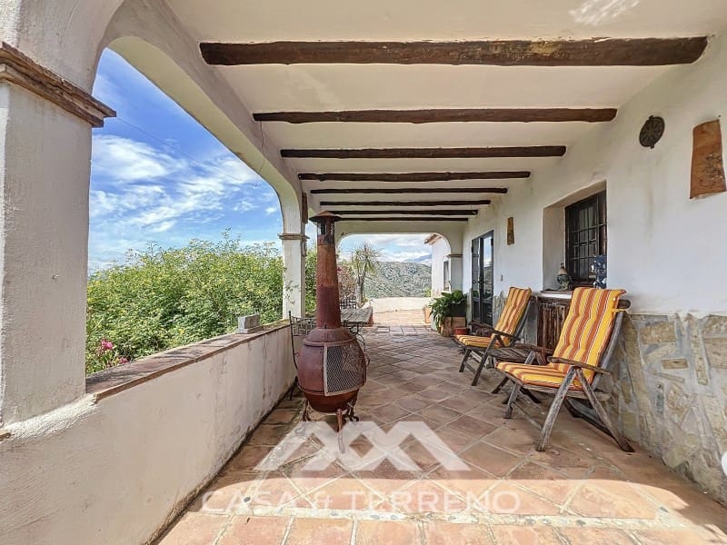 3 soveværelse Villa til salg i Sayalonga med swimmingpool - € 548.000 (Ref: 8986329)