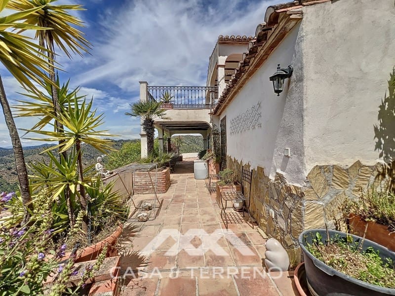 3 soveværelse Villa til salg i Sayalonga med swimmingpool - € 548.000 (Ref: 8986329)