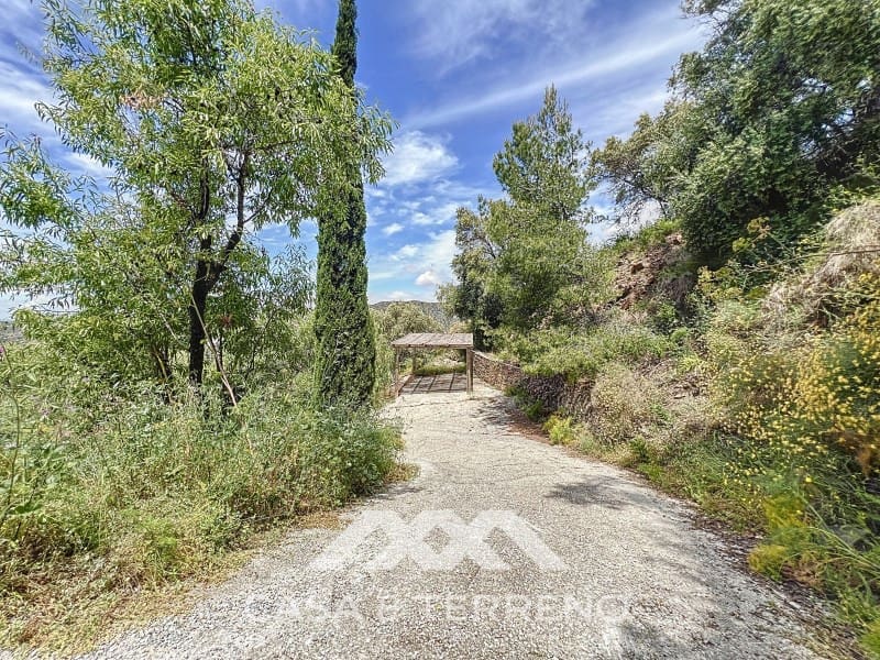 3 soveværelse Villa til salg i Sayalonga med swimmingpool - € 548.000 (Ref: 8986329)