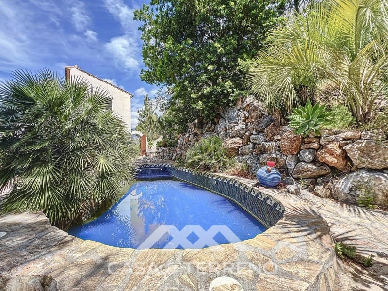 Chalet de 3 habitaciones en Sayalonga en venta con piscina - 548.000 € (Ref: 8986329)