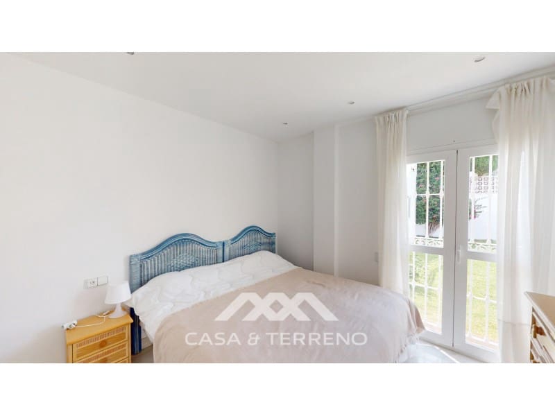 3 slaapkamer Villa te koop in Caleta de Velez met zwembad garage - € 955.000 (Ref: 8994306)