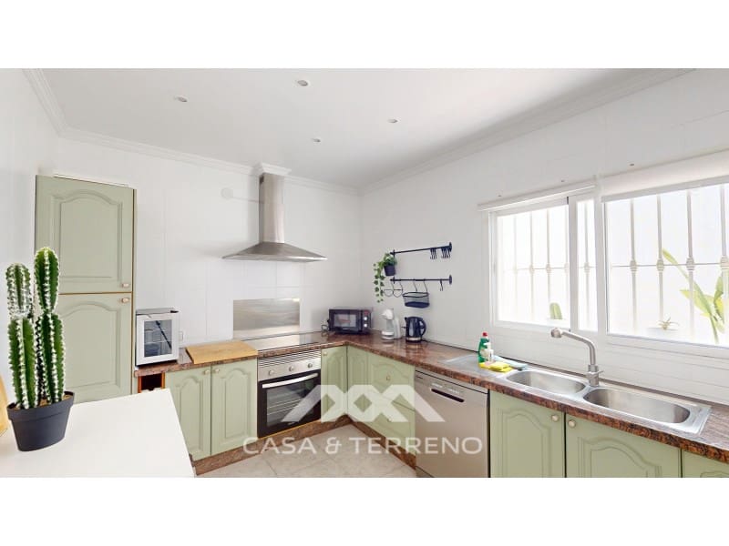 3 slaapkamer Villa te koop in Caleta de Velez met zwembad garage - € 955.000 (Ref: 8994306)